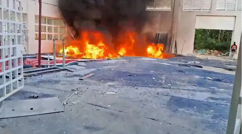 Incendio en Parque del Este: Chispa de soldadura en colchón provoca fuego en instalaciones