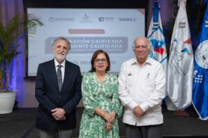 Migración Calificada: Uno de cada tres médicos en EE. UU. es inmigrante; 56% de dominicanos en diáspora tienen posgrado