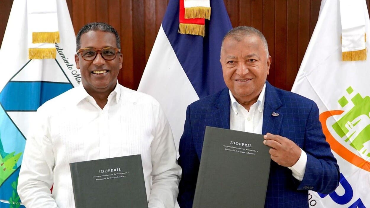 IDOPPRIL y Ayuntamiento de San Cristóbal firman convenio para fortalecer la seguridad laboral