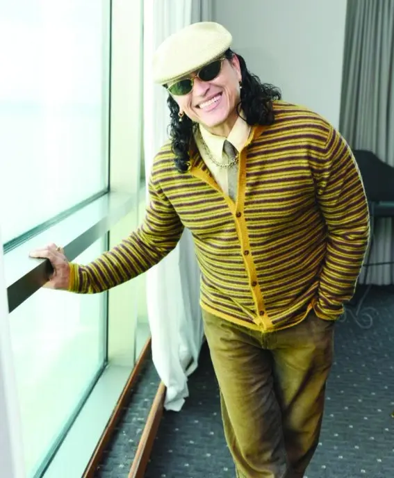 Elvis Crespo: Reinvención y conexión