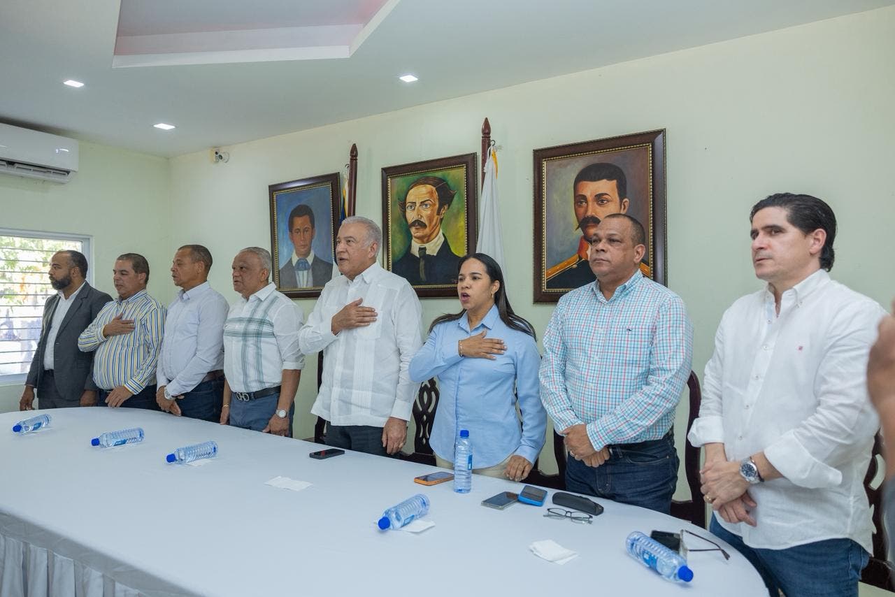 Gobierno entrega más de RD$50 millones para impulsar infraestructuras en Licey.