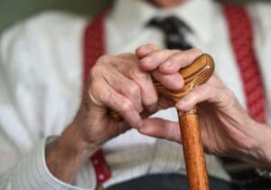 Preocupación por aumento agresiones físicas en NYC contra personas mayores