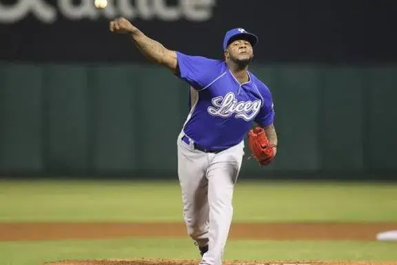 Líder en juegos salvados del béisbol dominicano, Jairo Asencio, es despedido por el Licey