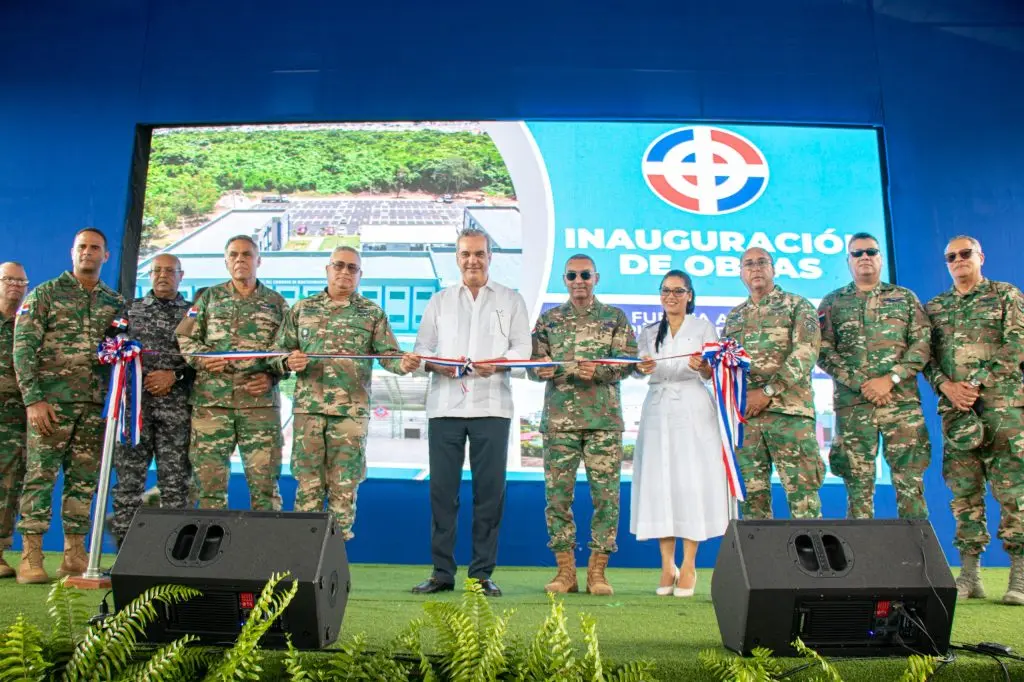 Abinader inaugura nuevas obras militares y promete más tecnología para reforzar la seguridad nacional