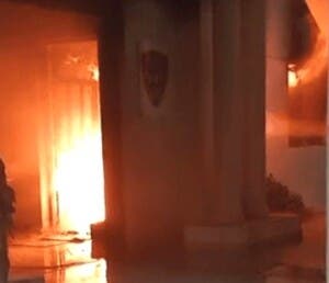 Explosión en la gobernación y cuartel policial de Santiago Rodríguez deja varios agentes heridos