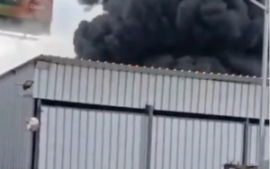 Incendio consume cables en un solar del km 14 de la autopista Duarte