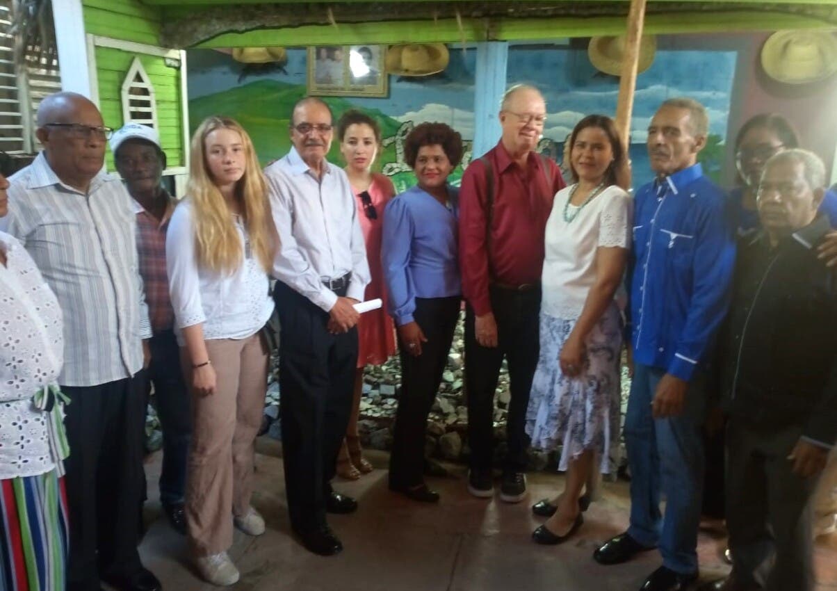 Larimar de Barahona: La piedra única reconocida por la OMPI que impulsa el turismo en la región Enriquillo