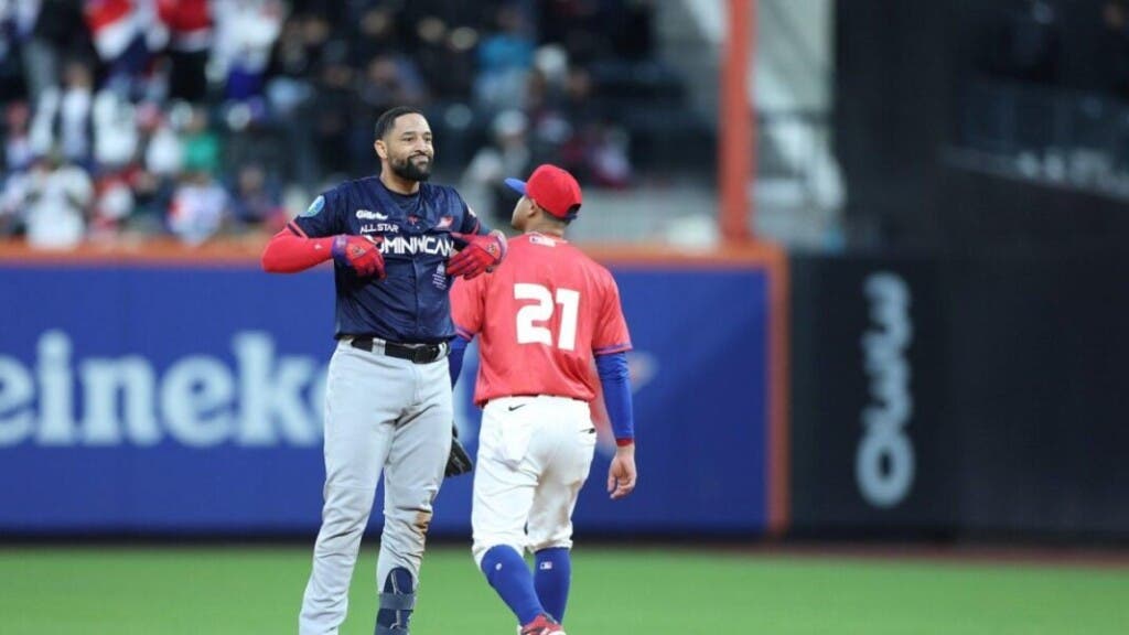 En el juego, los boricuas amenazaron con tomar la delantera en la segunda entrada, cuando colocaron corredores en primera y tercera sin "outs", pero César Valdez retiró a Luis Vázquez con una línea al antesalista, eliminó a Isan Díaz.
