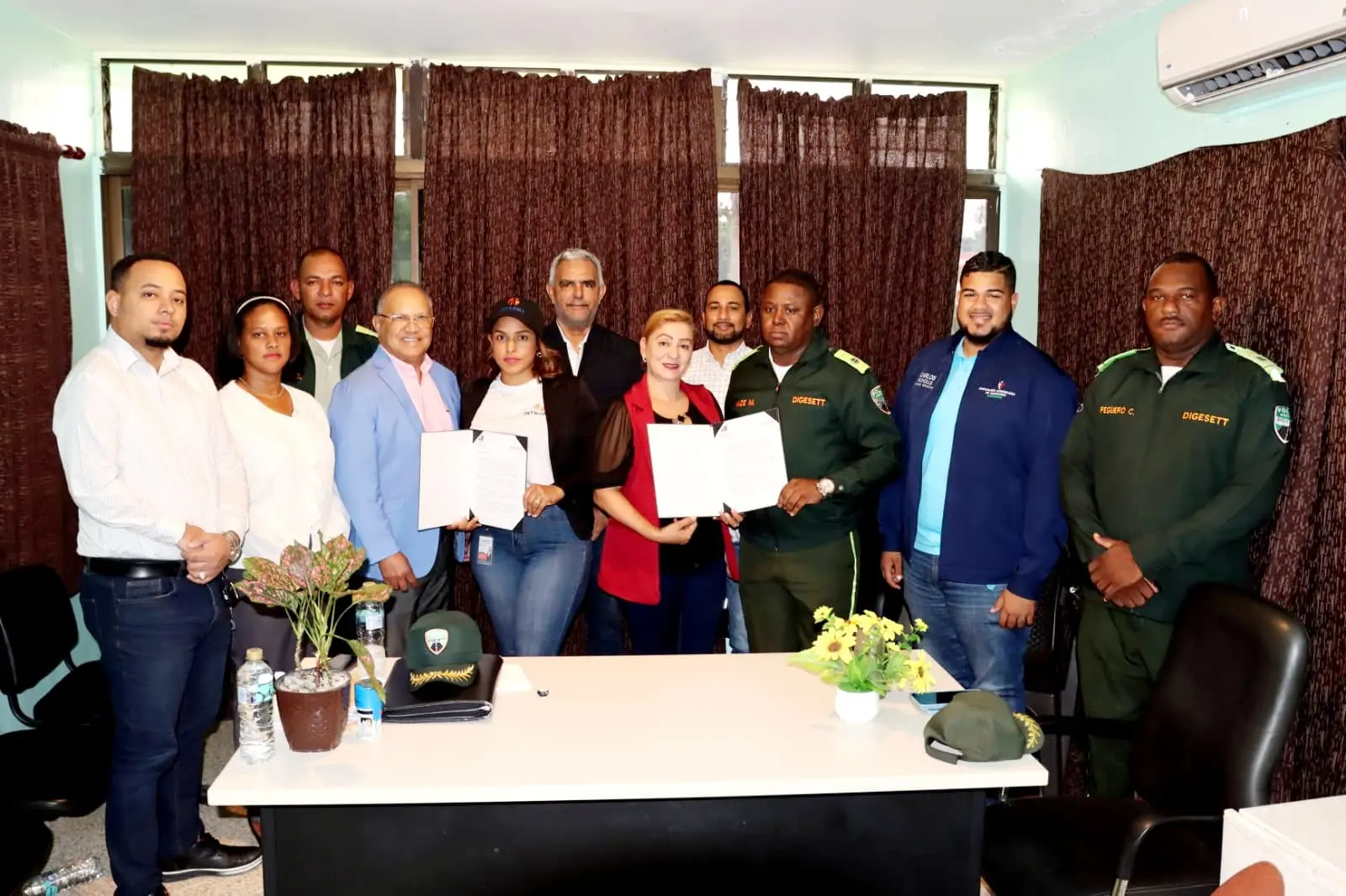 Nueva ordenanza en Baní prohíbe carga pesada en calles principales