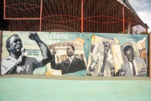 Peña Gómez y Ñico Lora cobran vida en los nuevos murales del Paseo de los Colores en Mao