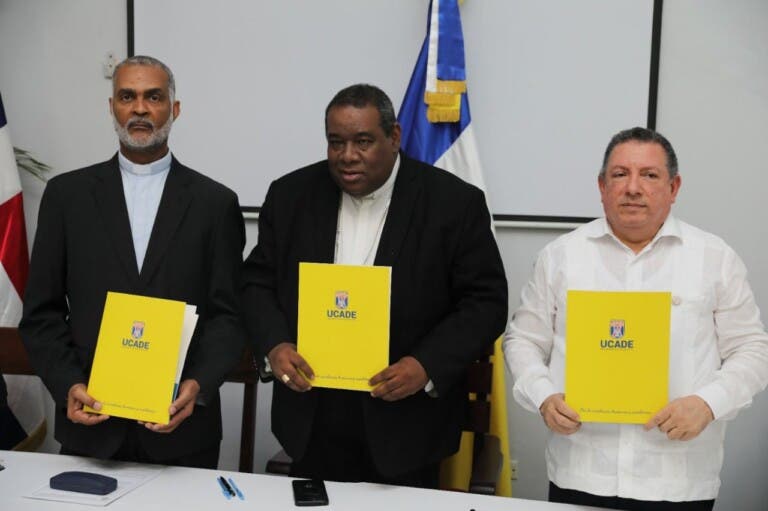 COOPNAMA y UCADE firman acuerdo interinstitucional