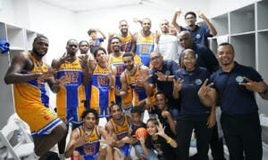 El campeón lo hace otra vez: Mauricio Báez avanza a su novena final de basket distrital