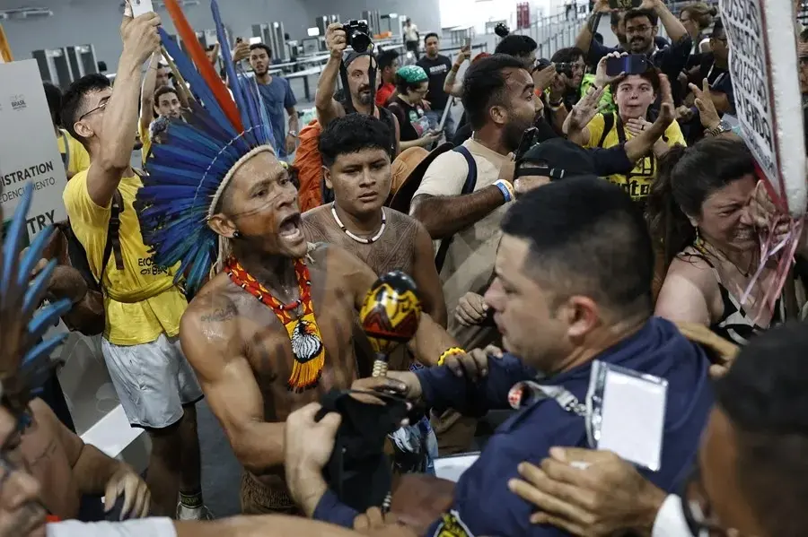 Manifestantes llaman la atención en la COP30: ¡La salud en juego!