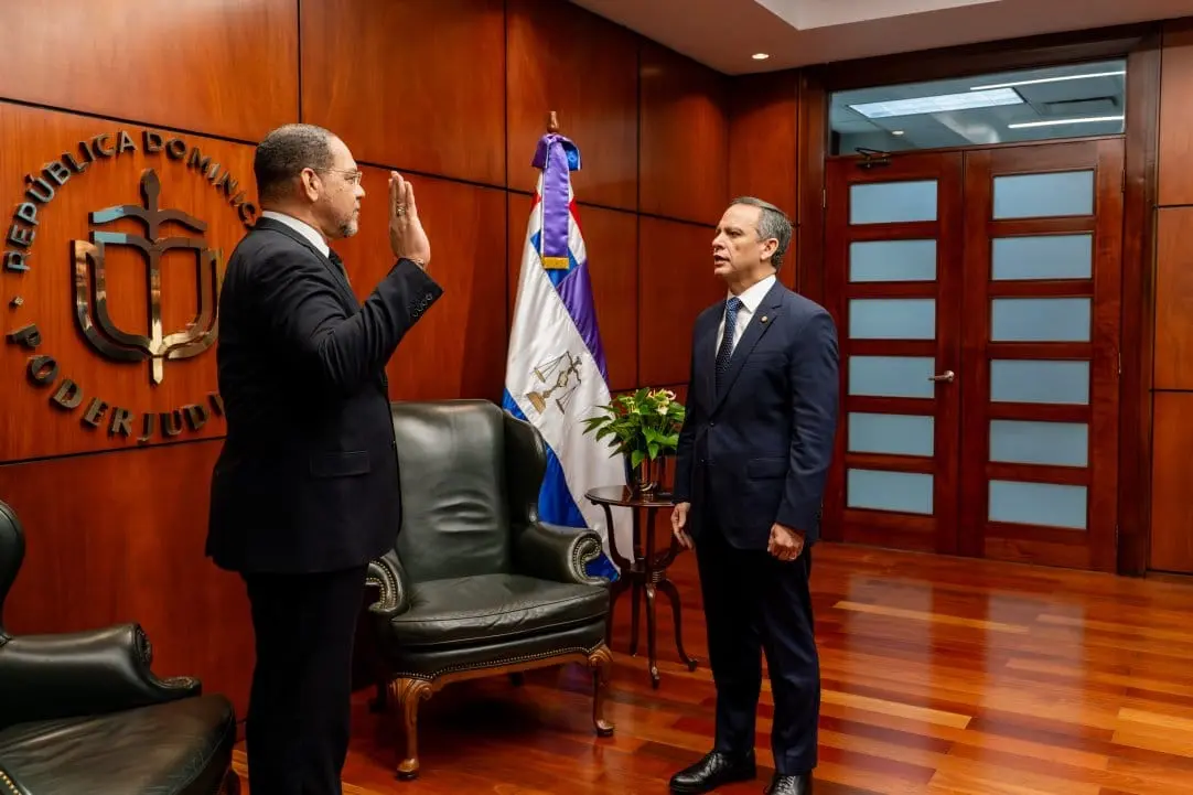 Presidente de la SCJ ratifica y juramenta a Rodolfo Valentín como director de la Defensa Pública