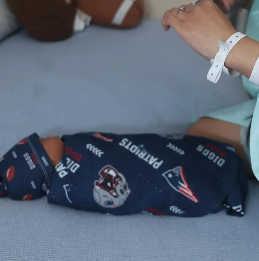 Cardi B sorprendió a sus seguidores al publicar en Instagram las primeras imágenes de su recién nacido