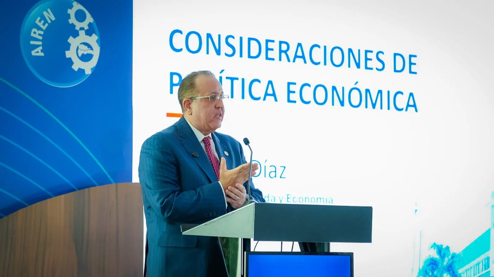 Magín Díaz exhorta a evitar el pesimismo económico y resalta estabilidad en RD