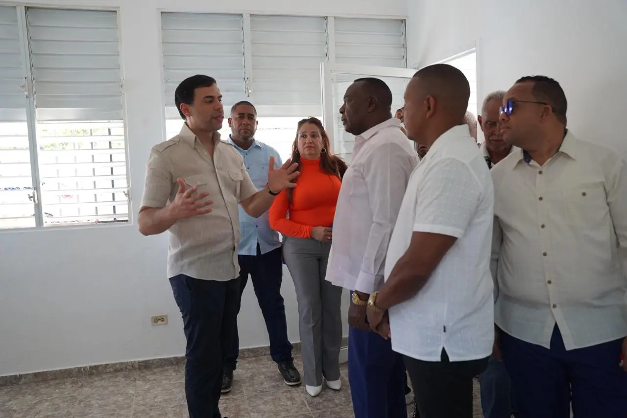 Roberto Ángel entrega renovada Casa de la Cultura La Caleta en Boca Chica