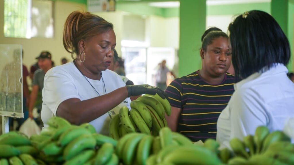 Inespre impactó a cientos de personas con venta de alimentos a bajos precios en su Mercado de Productores