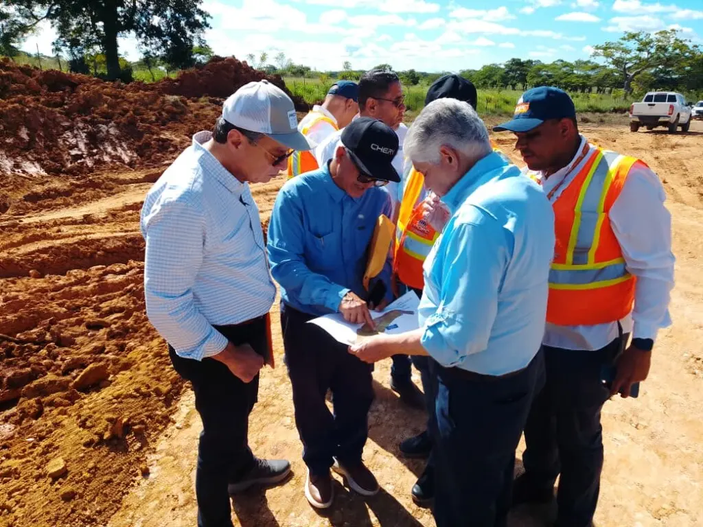Eduardo Estrella supervisa proyectos viales que mejorarán la calidad de vida en La Altagracia