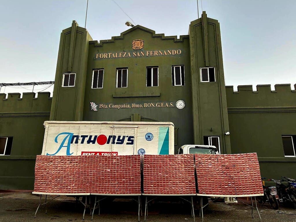 Detienen dos hombres con 730,000 cigarrillos ilegales en Montecristi