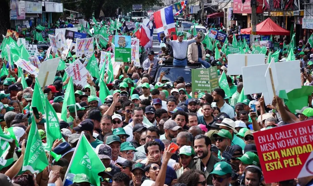Leonel Fernández advierte al PRM: “Que recojan sus maletas, se van en 2028”