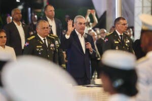 Abinader juramenta 50 nuevos oficiales del Ejército dominicano