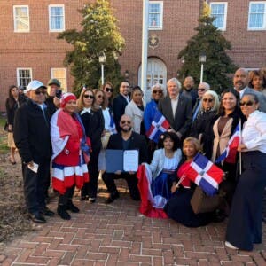 Izan la bandera dominicana por primera vez en York, Pennsylvania