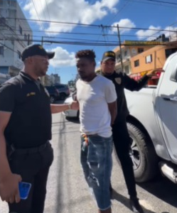 José Francisco Montero, sospecho del doble crimen en Brisa del Este, cuando es llevado al destacamento Felicidad de Los Mina