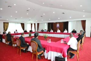 Abinader almuerza con obispos y destaca apoyo espiritual para su gestión