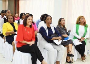 Regional 10 destaca papel clave de la familia en conferencia magistral; Dominga Mosquea resalta apoyo del Minerd