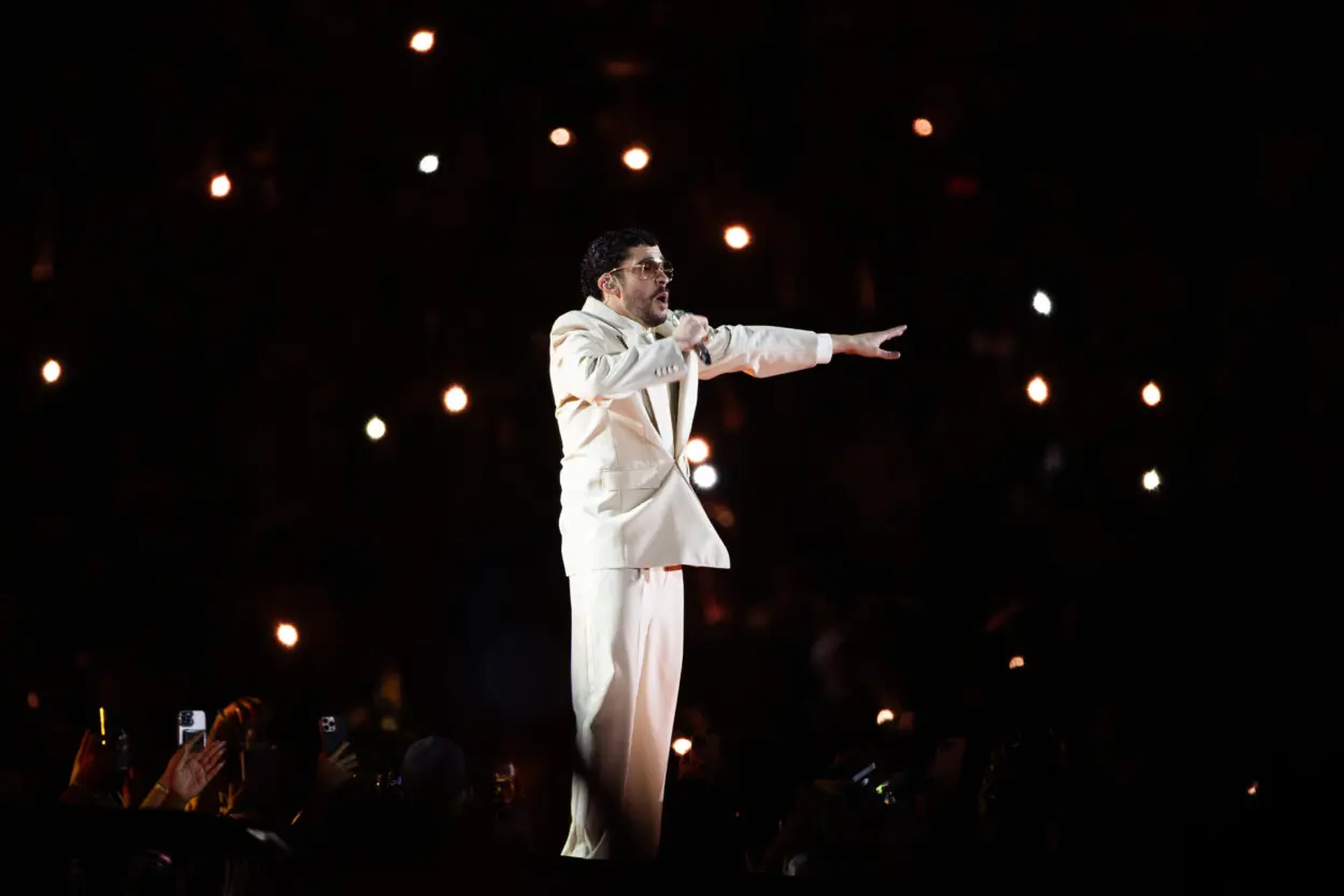 Bad Bunny hace vibrar Santo Domingo en el inicio de su esperada gira mundial