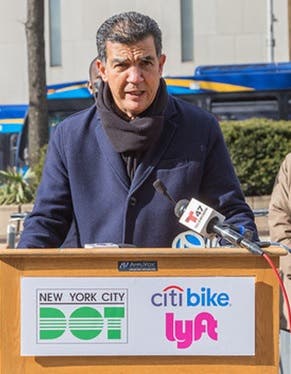 Comisionado insta a conductores neoyorquinos tomar mayor precaución al manejar