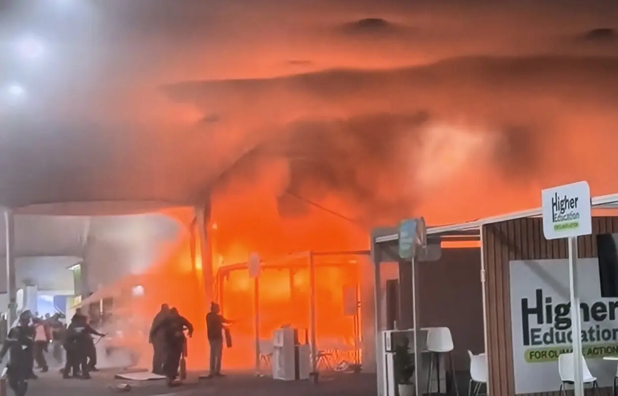 Diecinueve personas reciben atención médica por inhalar humo en el incendio de la COP30