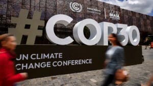 Dominicana, entre los 11 países que se comprometen a impulsar la descarbonización del transporte para 2035