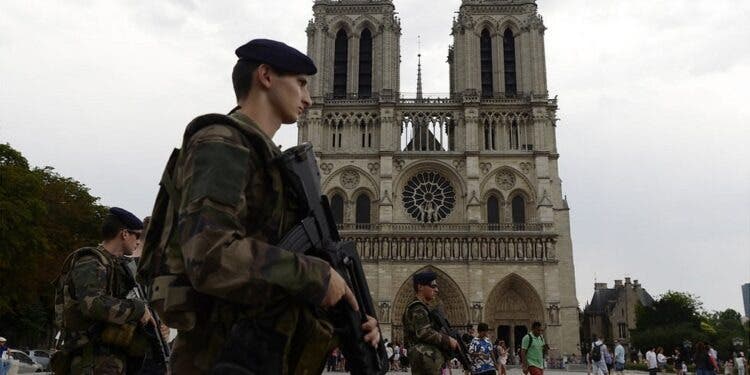 Francia aumenta medidas de seguridad por el décimo aniversario de los atentados del 13N