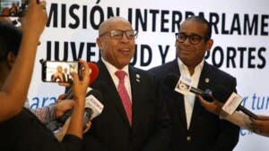 Aníbal Díaz resalta a Alfredo Pacheco como líder resiliente y moderador clave del PRM