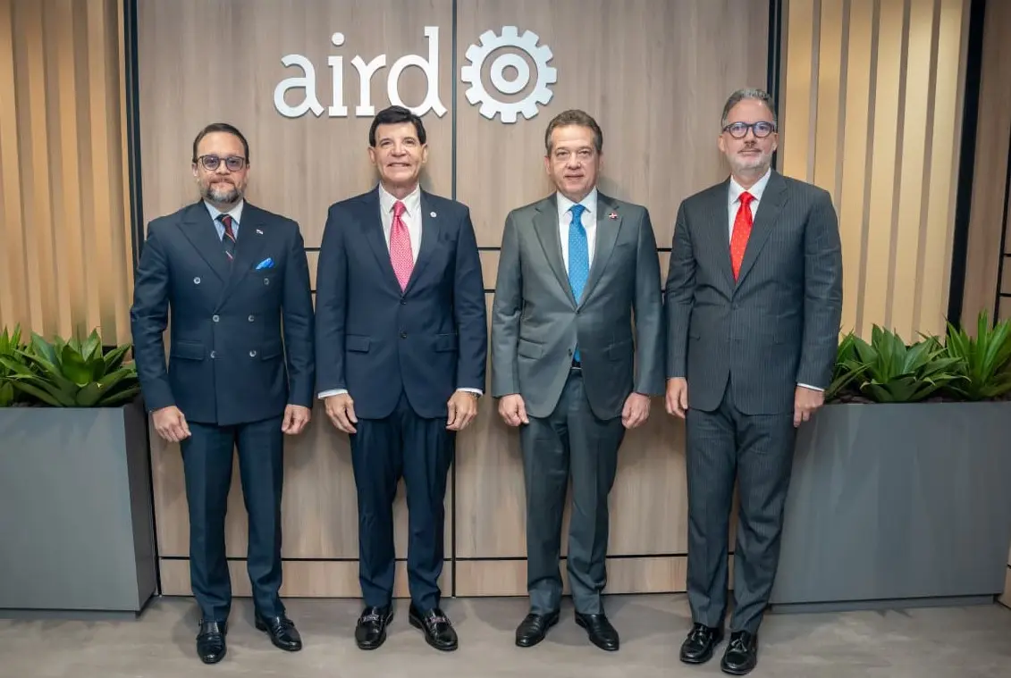 AIRD y MICM analizan avances en el combate contra el comercio ilícito