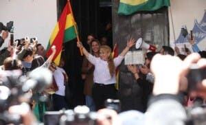 Jeanine Áñez sale de prisión tras anulación de su condena