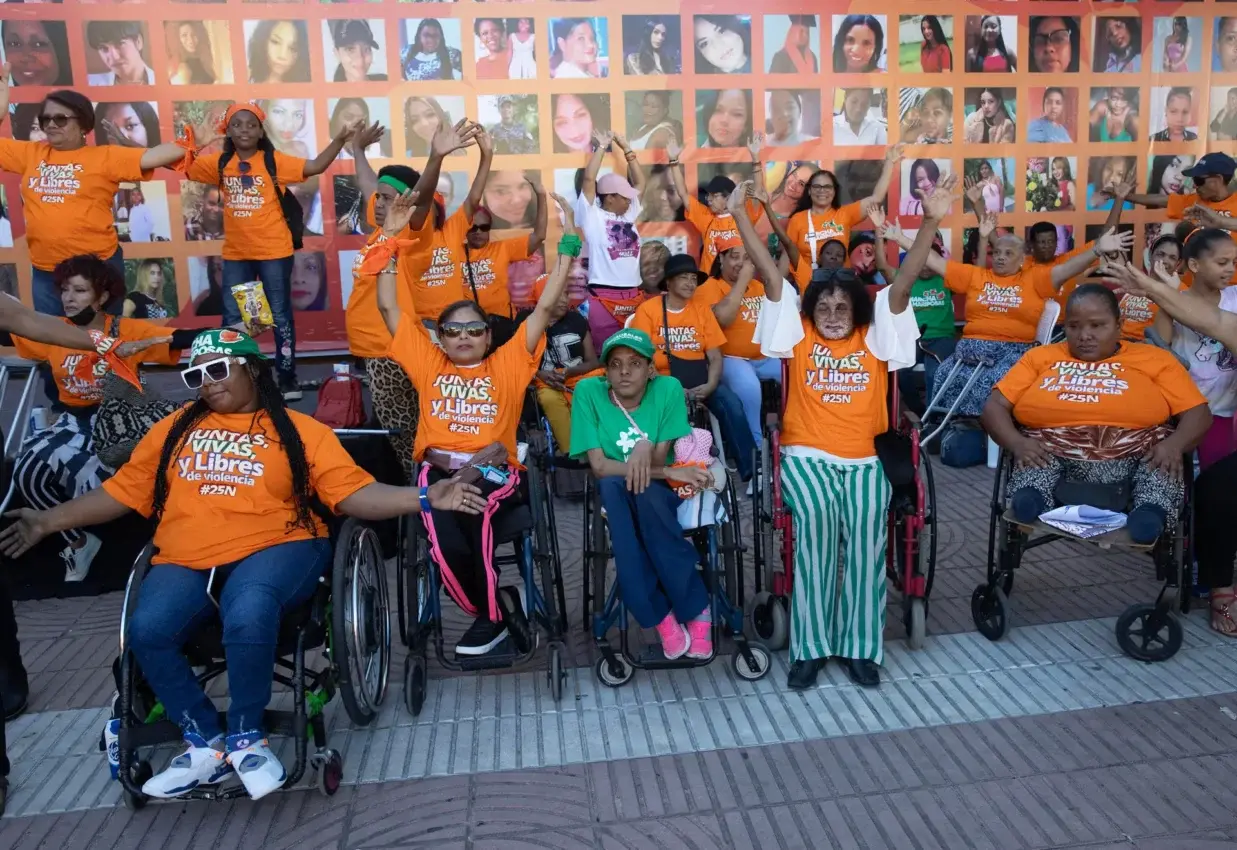 Mujeres dominicanas protestan contra la violencia machista ante la Fiscalía