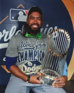 Orgullo dominicano: Abinader aplaude victoria de Teoscar Hernández y los Dodgers