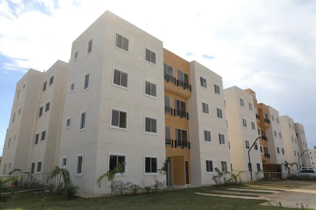 Abinader entrega 360 nuevos apartamentos en Ciudad Real San Luis y suma 760 familias beneficiadas