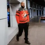 Vladimir Guerrero Jr. rinde tributo a ícono del hockey canadiense antes del Juego 7