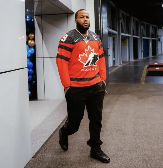 Vladimir Guerrero Jr. rinde tributo a ícono del hockey canadiense antes del Juego 7