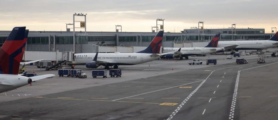 EE.UU. informa de vuelos cancelados o retrasados; piden verificar itinerarios