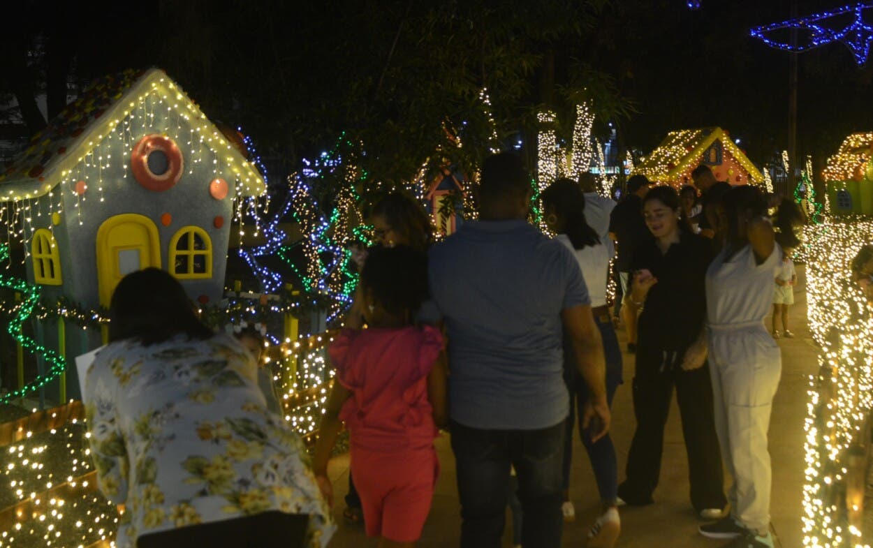 Villa Navidad vuelve a iluminar la capital dominicana con su mágico montaje de luces y colores
