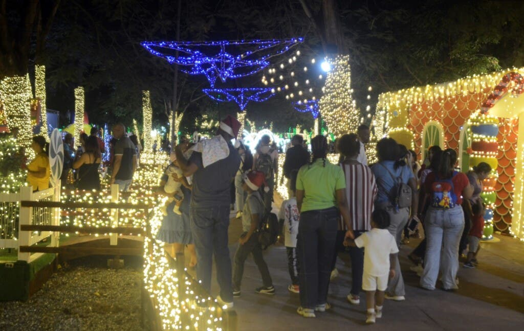 La exhibición incluye luces, figuras alegóricas y un ambiente festivo para disfrutar en familia de Villa Navidad./Foto Jorge González