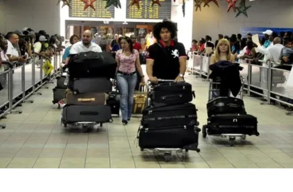 Aumenta el regreso de dominicanos al país por las fiestas navideñas