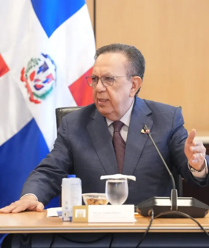 Gobernador Banco Central valora solvencia sector financiero