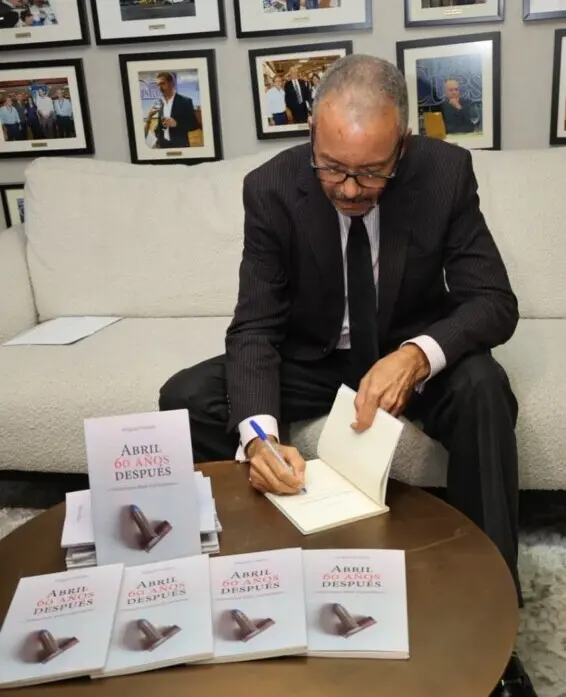 Circula “Abril: 60 años después” de Miguel Febles