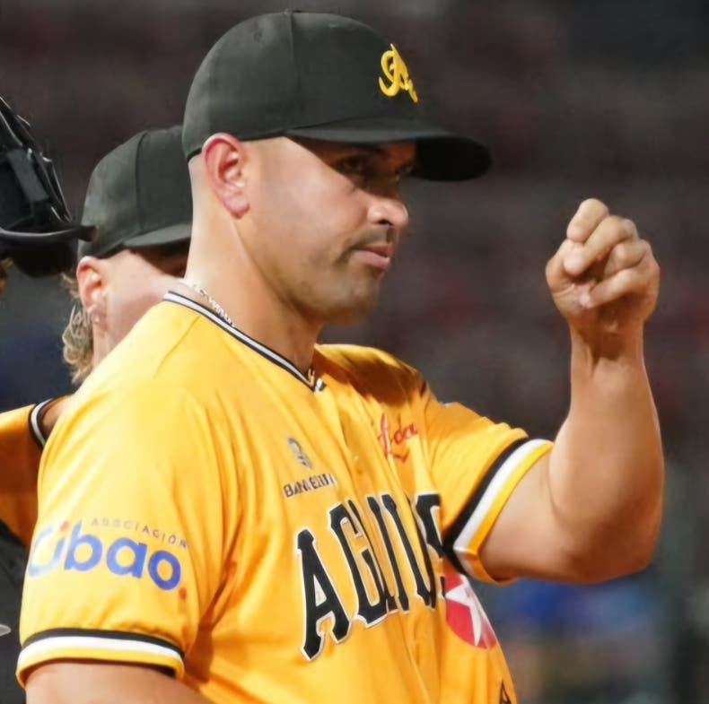  Luis -Pipe- Urueta entrega al  lanzallamas la responsabilidad de  abrir el round robin ante los Leones del Escogido.